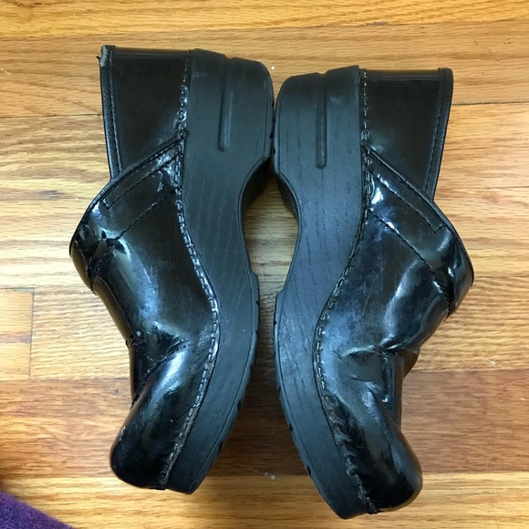 Dansko Narrow Professional Black Patent Clogs - Picture 3 of 8